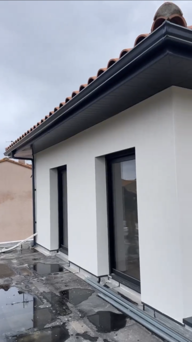 Débord de toiture, gouttière, descente